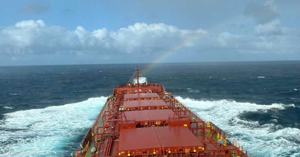 احتجاز سفينة مرتبطة بإسرائيل في خليج عدن