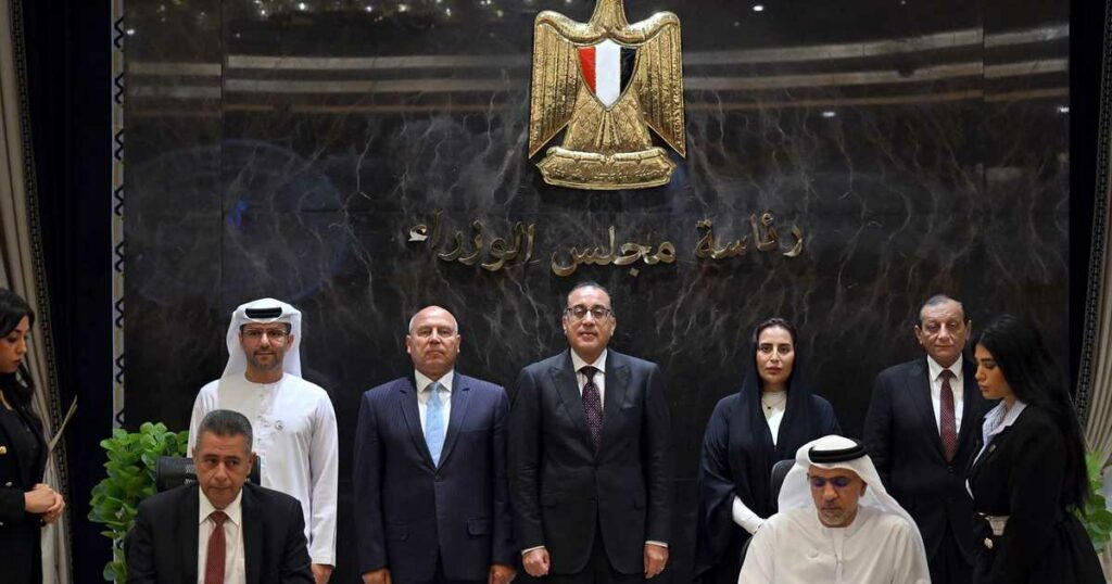 مصر توقع عقدا مع موانئ أبوظبي لتشغيل محطة جديدة بميناء سفاجا