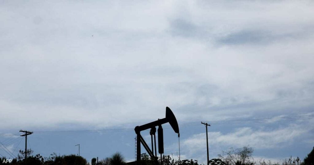 النفط يرتفع مع استمرار المخاوف من حدوث تصعيد بالشرق الأوسط