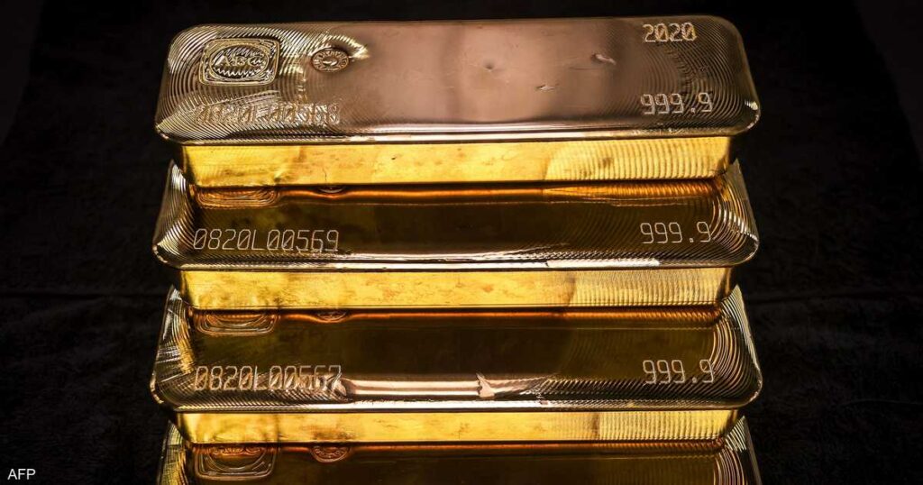 الذهب يتألق وينهي الأسبوع فوق 2700 دولار للأونصة