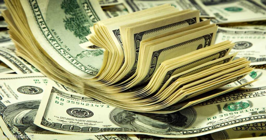 الدولار يتراجع مع تقييم الأسواق لخطط ترامب الجمركية