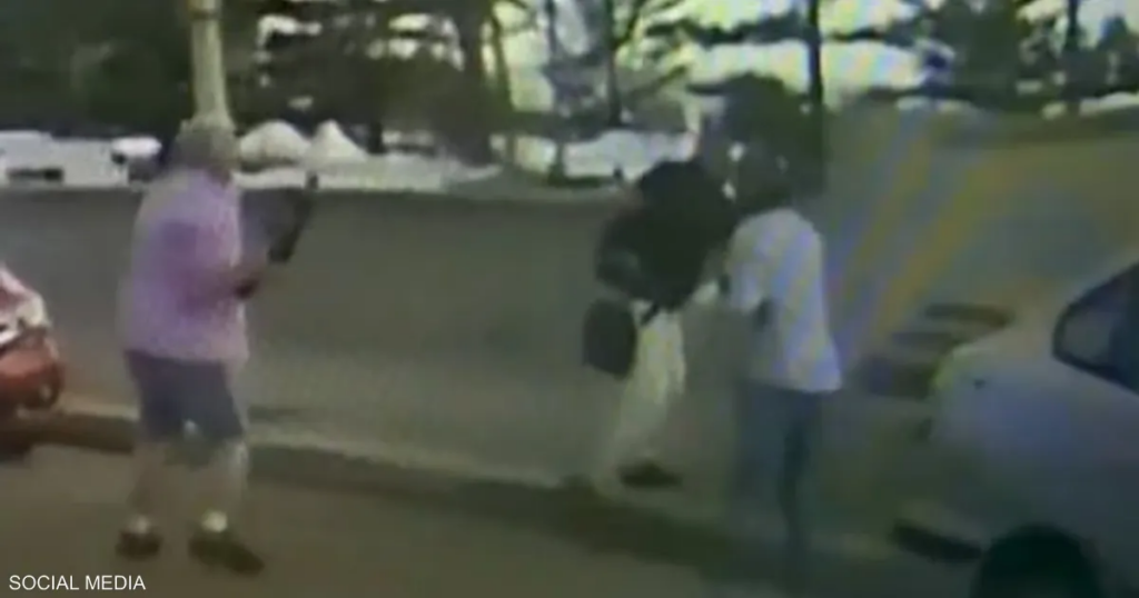 فيديو جديد ي العالم نيوزشجاعة زوجين تصديا لأحد منفذي هجوم سيدني